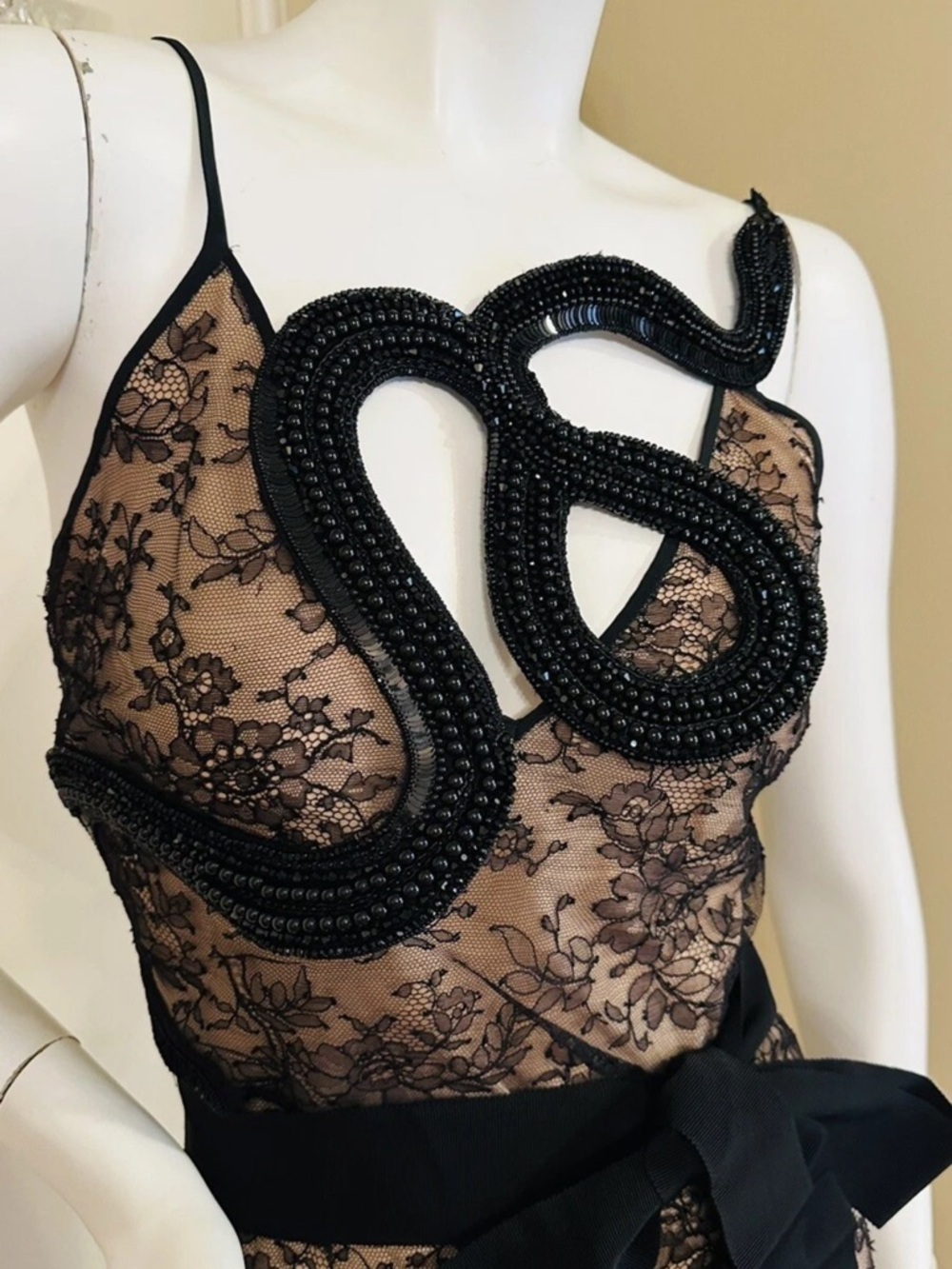 GUCCI SNAKE BLACK EMBROIDERY Silk Lined CHANTILLY LACE DRESS SIZE 42 IT - Picture 8 of 16